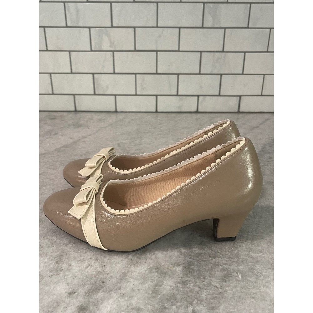 Comfort-well by Beacon Pumps Womens 6W Taupe Tan Bow Scalloped Low Heel Shoes